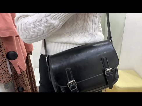 ❤️ Masturbasi umum tina jalang ngora FeralBerry sareng dildo di kamar pas ️ video bangsat di urang ❌️